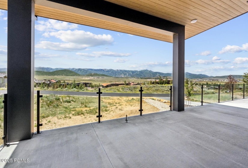 17_Deck-Area_1800x1200_4245232