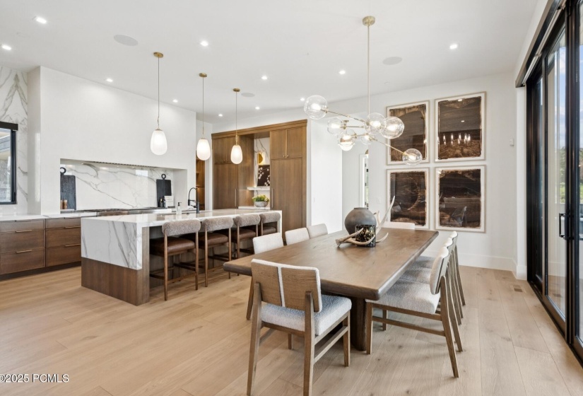 20_Dining_1800x1200_4245215