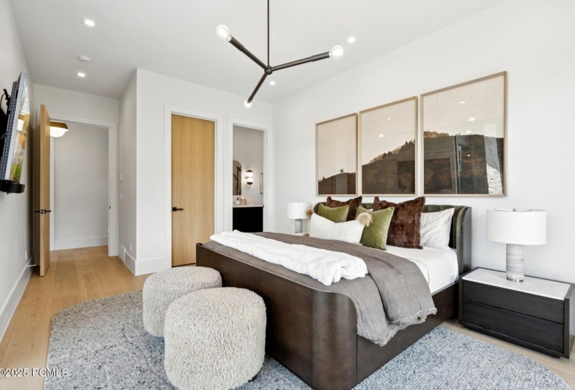 37_Bedroom_1800x1200_4245225