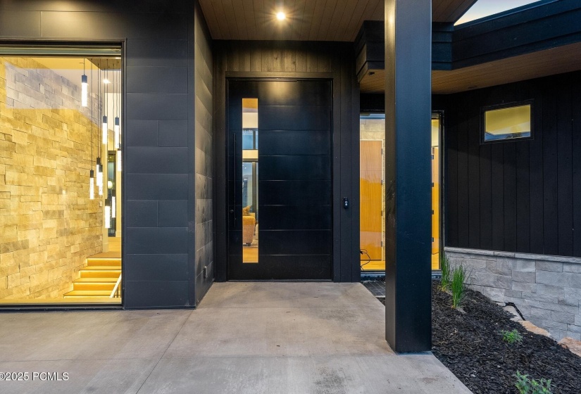4_Front-Entry_1800x1200_4245250