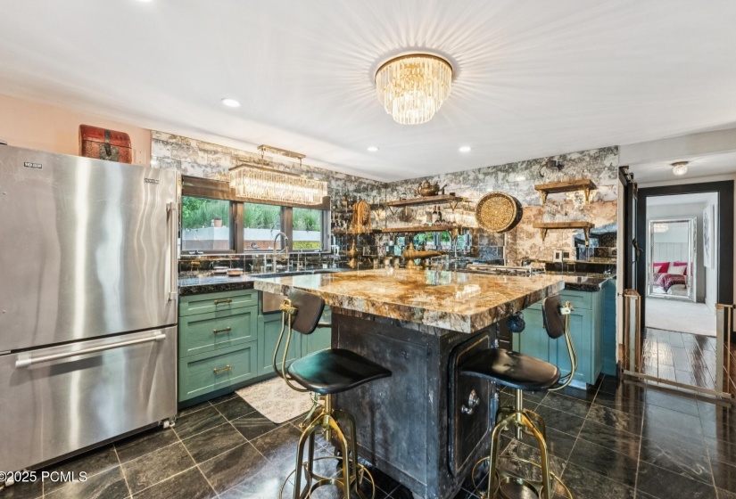 10_Kitchen-Dining_1800x1200_4245927