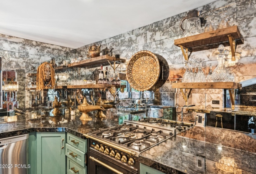34_Kitchen-Dining_1800x1200_4245933