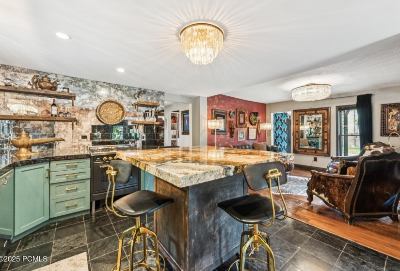 12_Kitchen-Dining_1800x1200_4245929