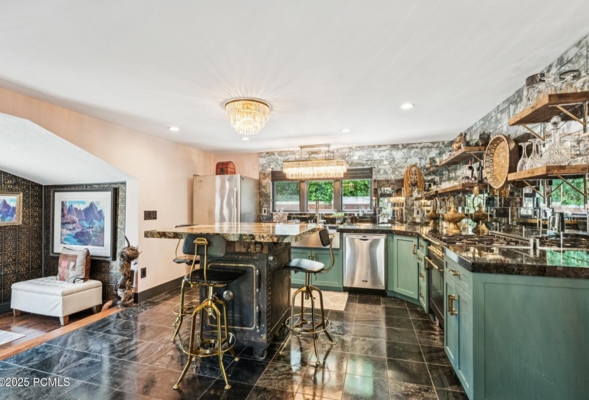 32_Kitchen-Dining_1800x1200_4245931