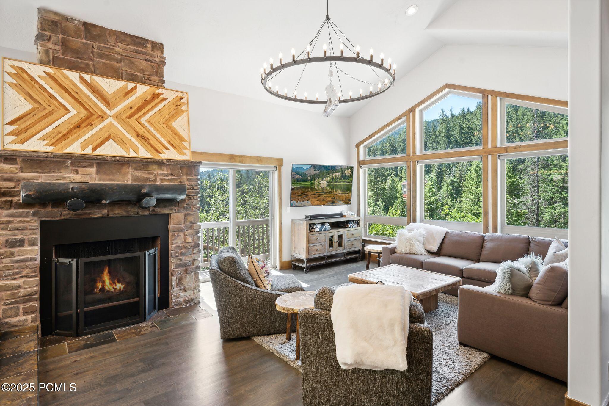 535 Crestview Dr_HDR034