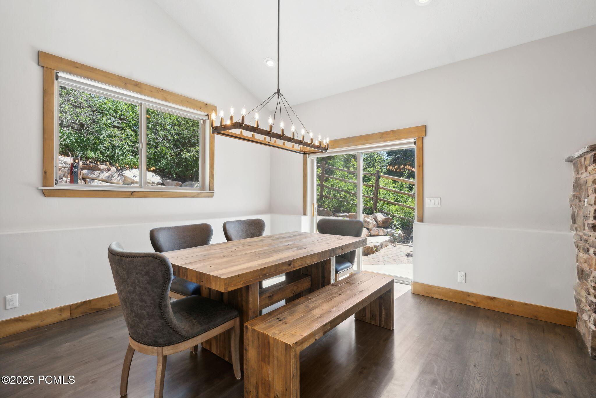 535 Crestview Dr_HDR031