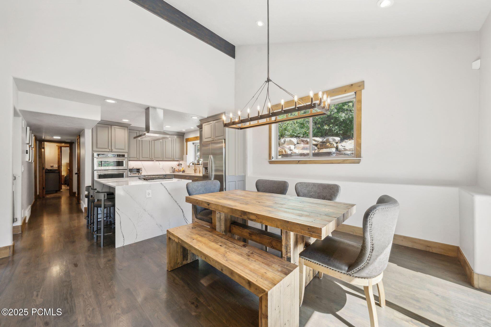 535 Crestview Dr_HDR032