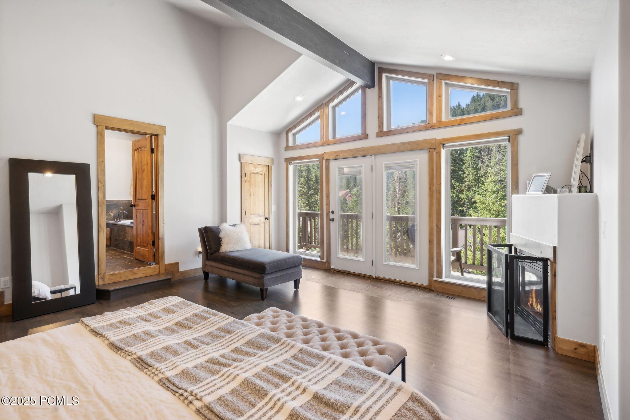 535 Crestview Dr_HDR008