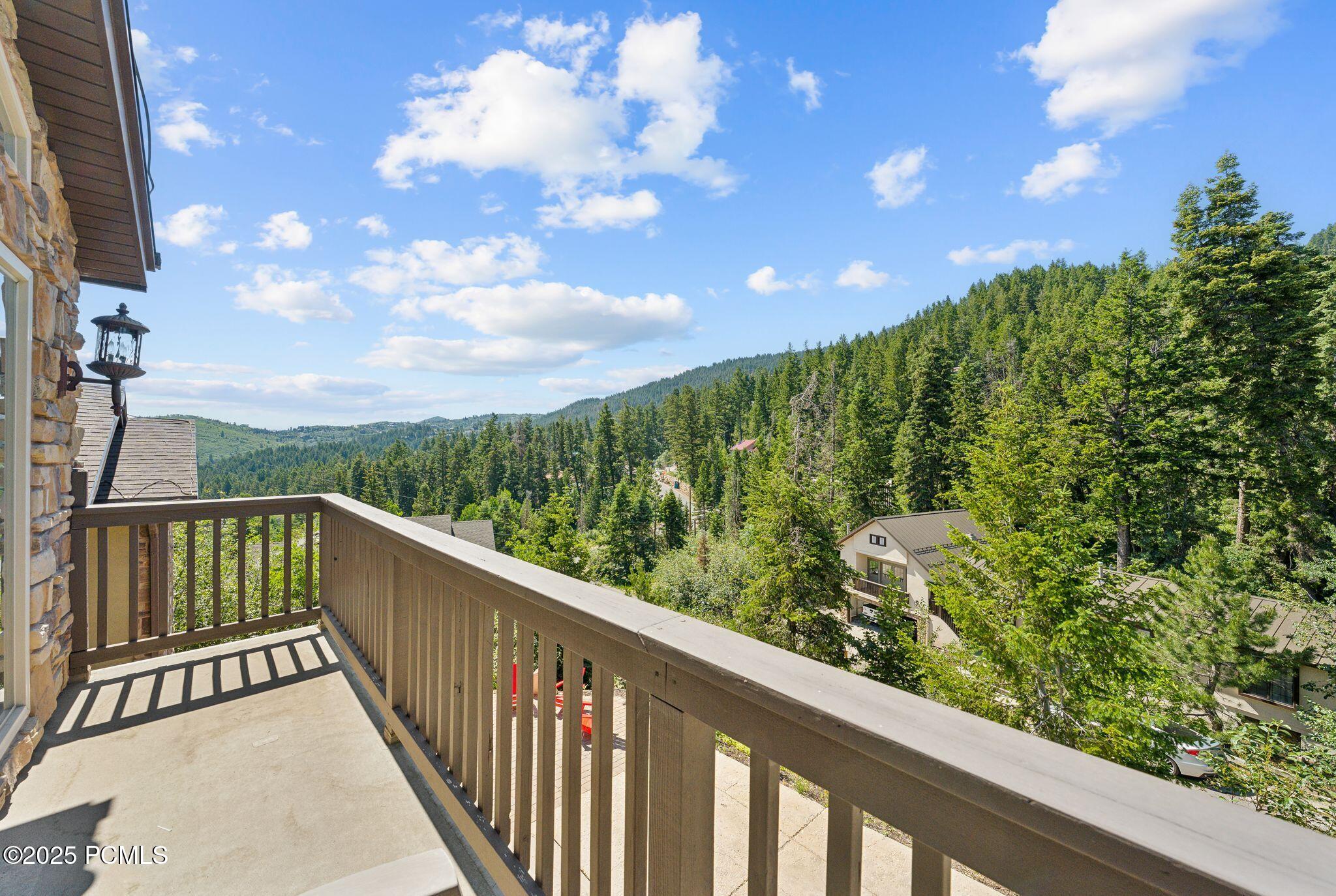 535 Crestview Dr_HDR010
