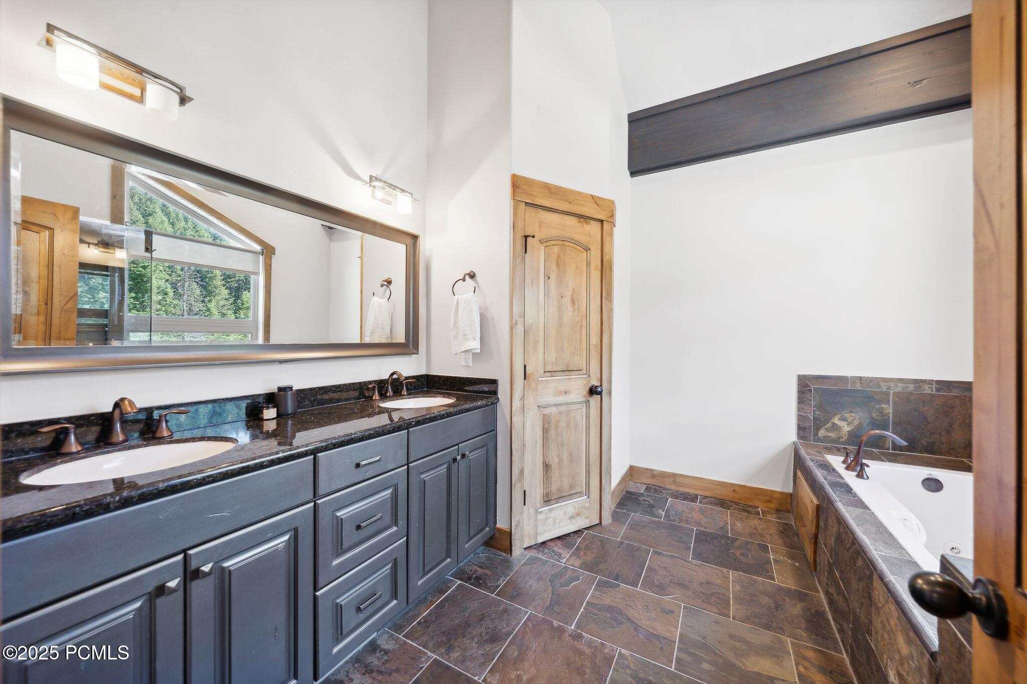 535 Crestview Dr_HDR012