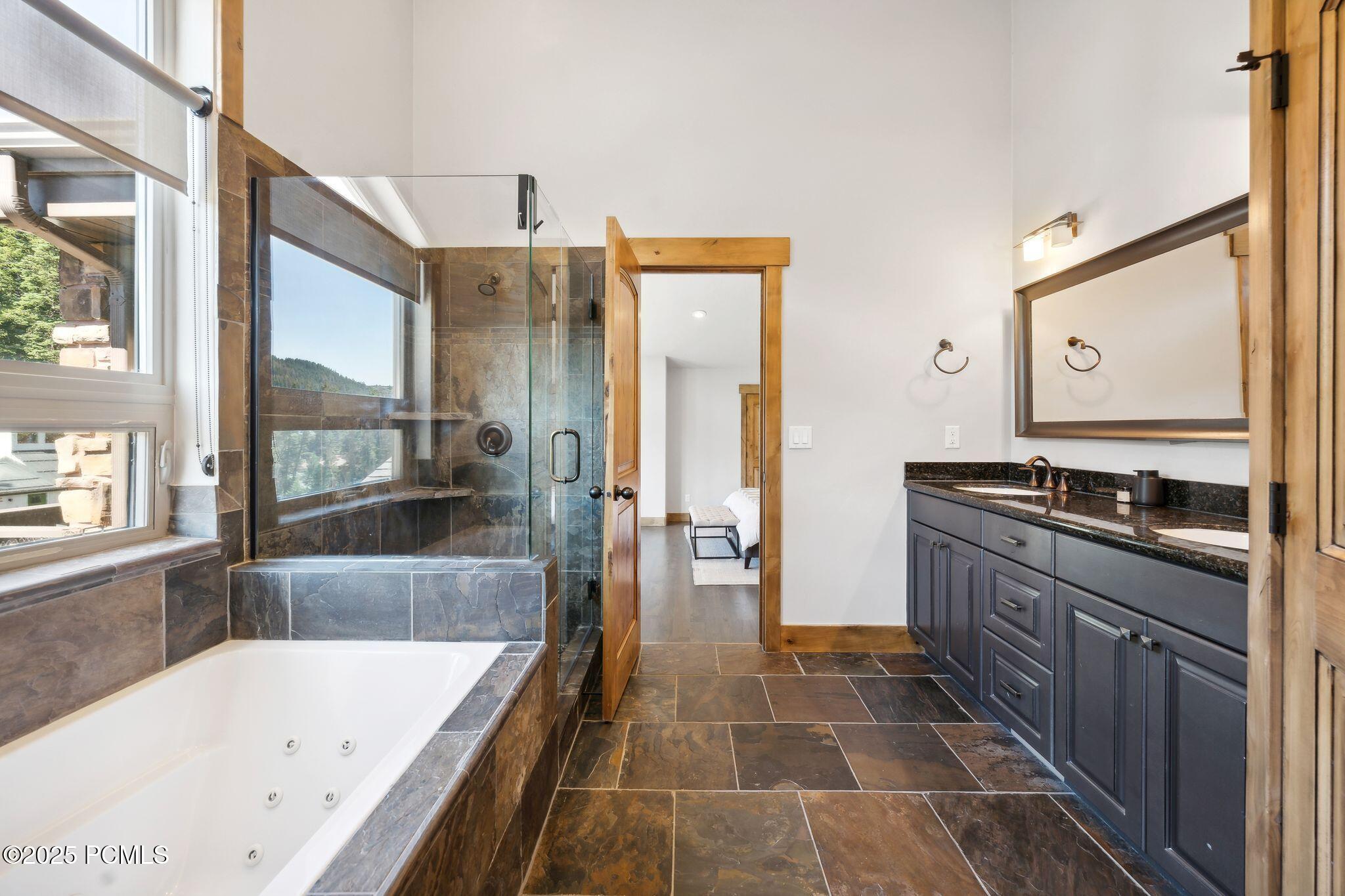 535 Crestview Dr_HDR013