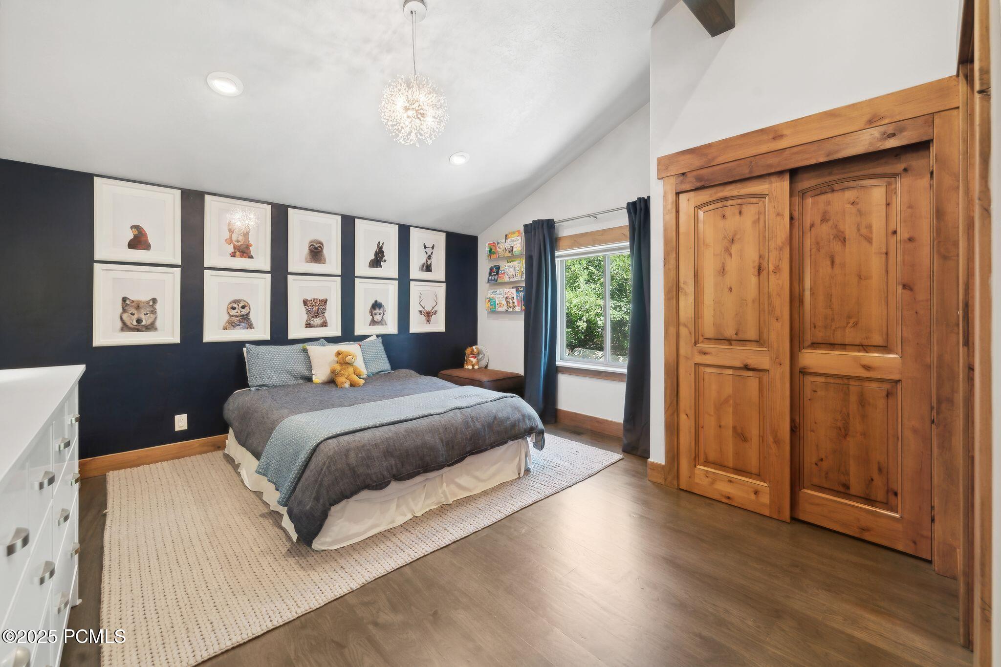 535 Crestview Dr_HDR014