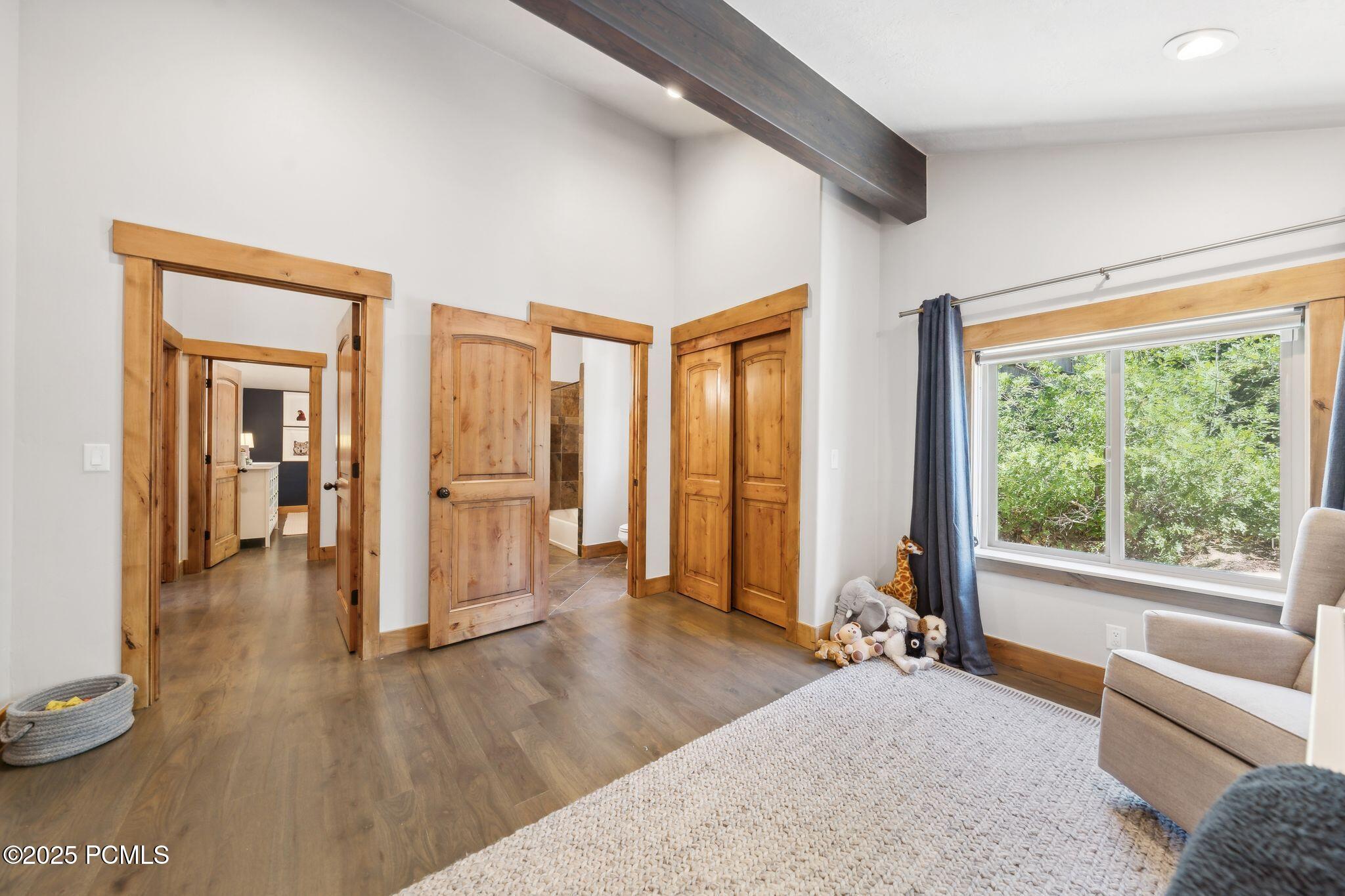535 Crestview Dr_HDR019