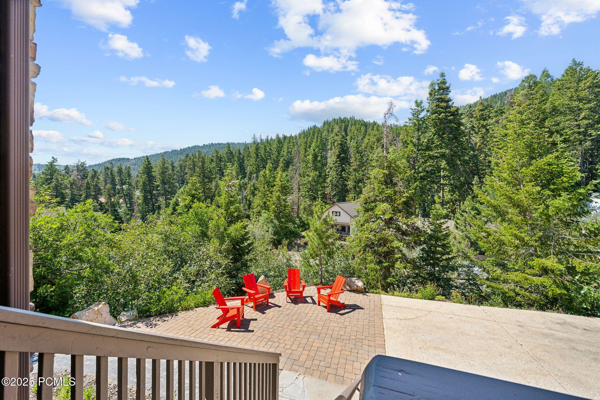 535 Crestview Dr_HDR037
