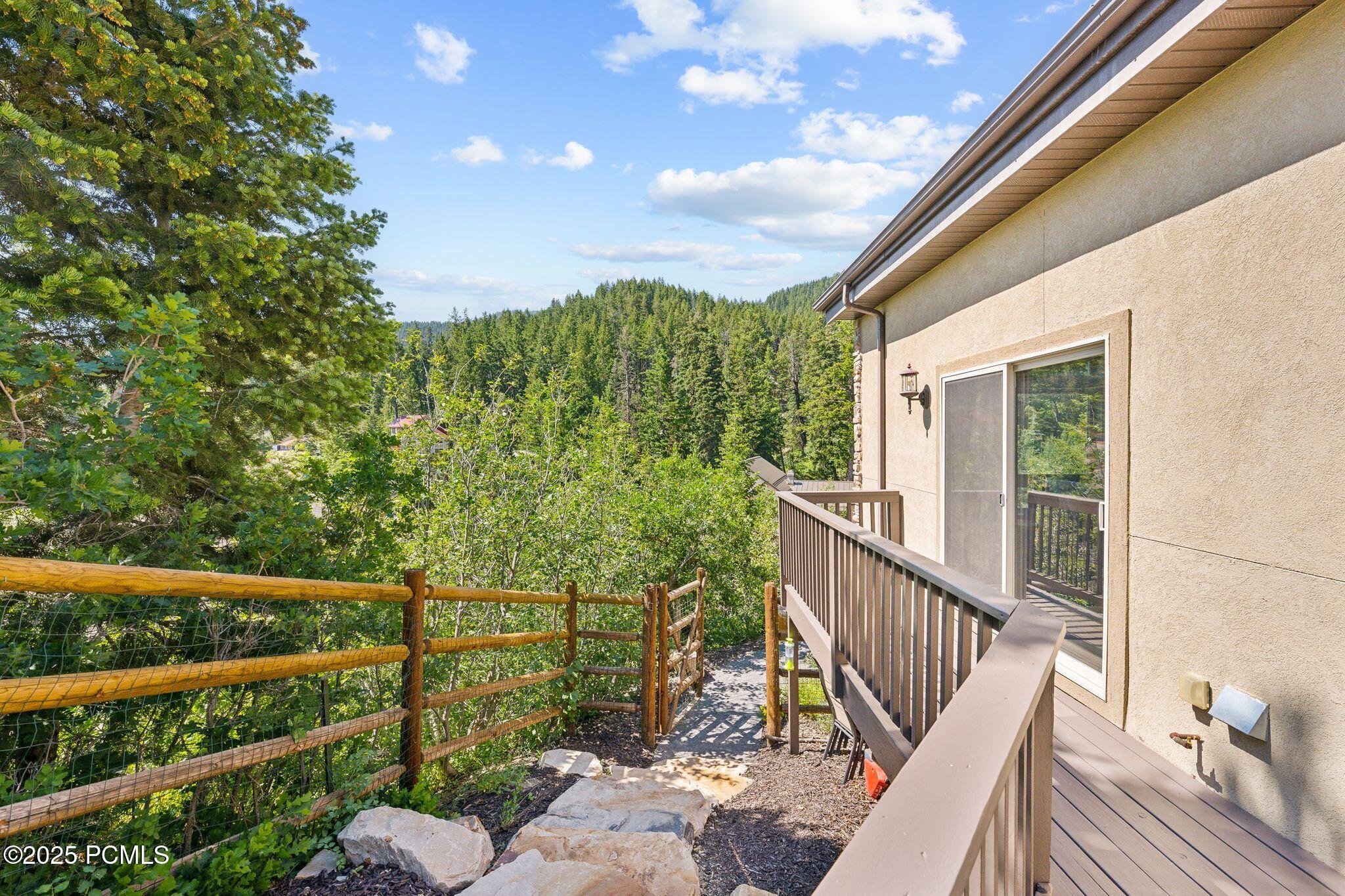 535 Crestview Dr_HDR038