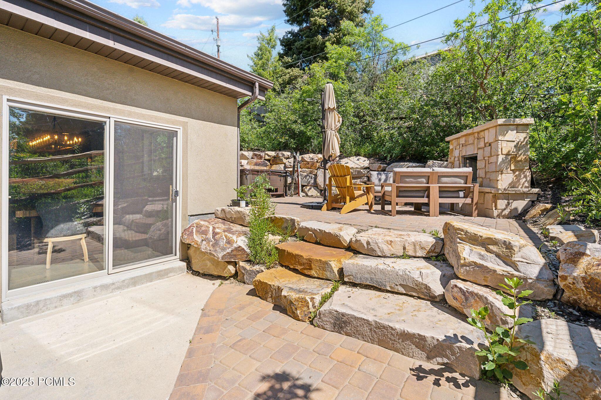 535 Crestview Dr_HDR039