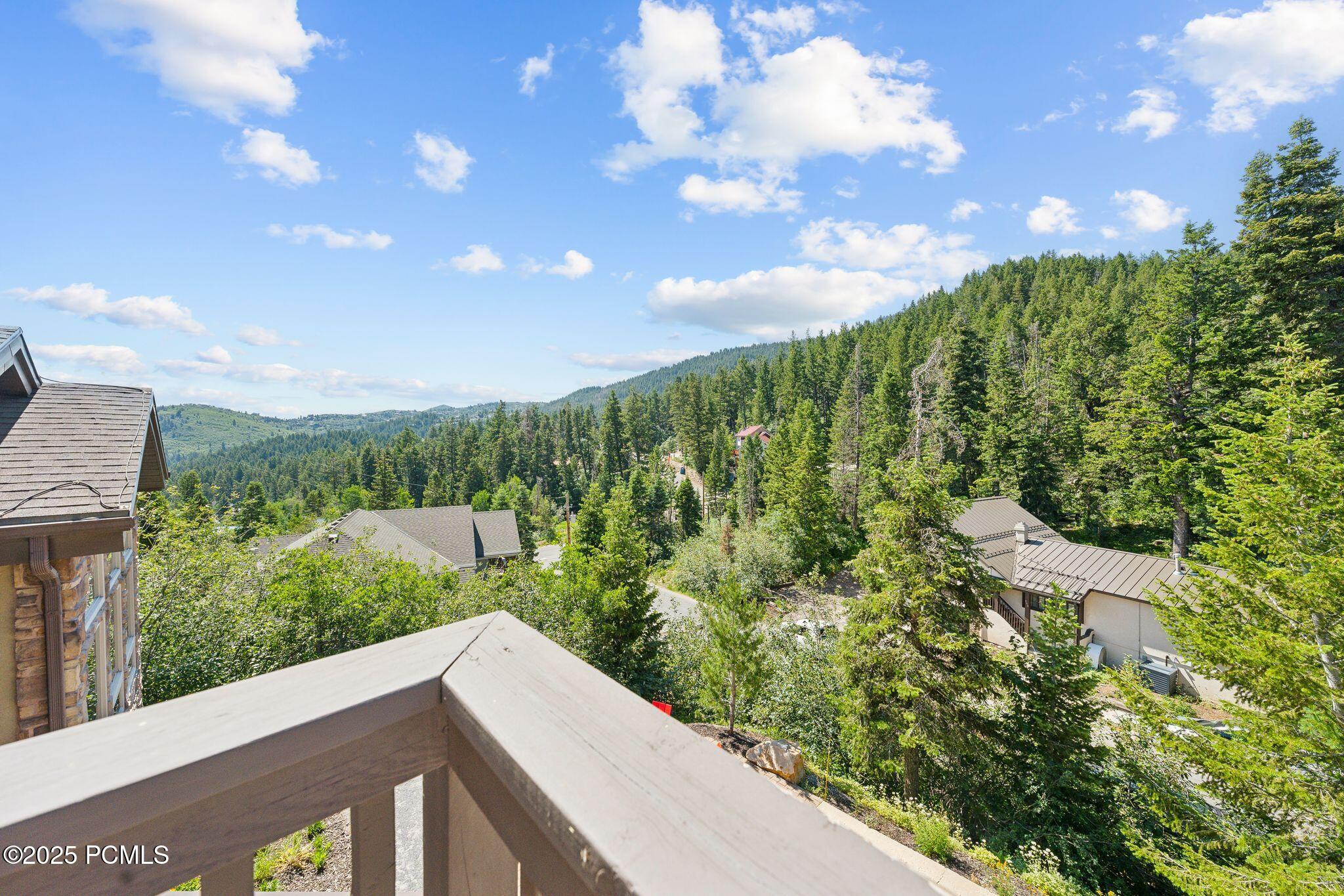 535 Crestview Dr_HDR011