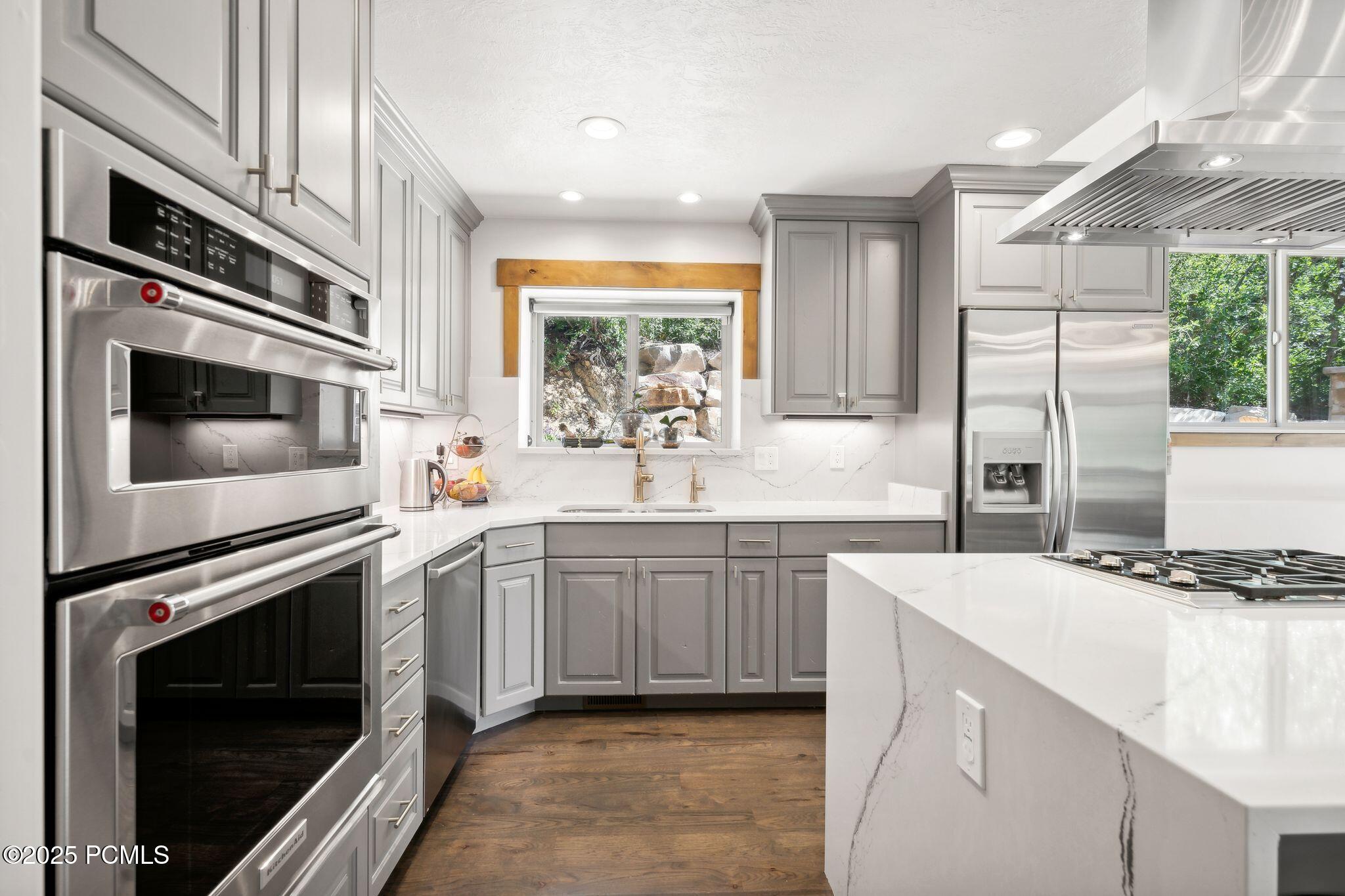 535 Crestview Dr_HDR029