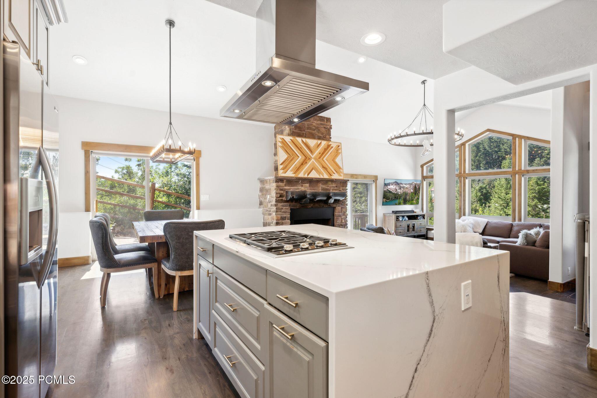 535 Crestview Dr_HDR030