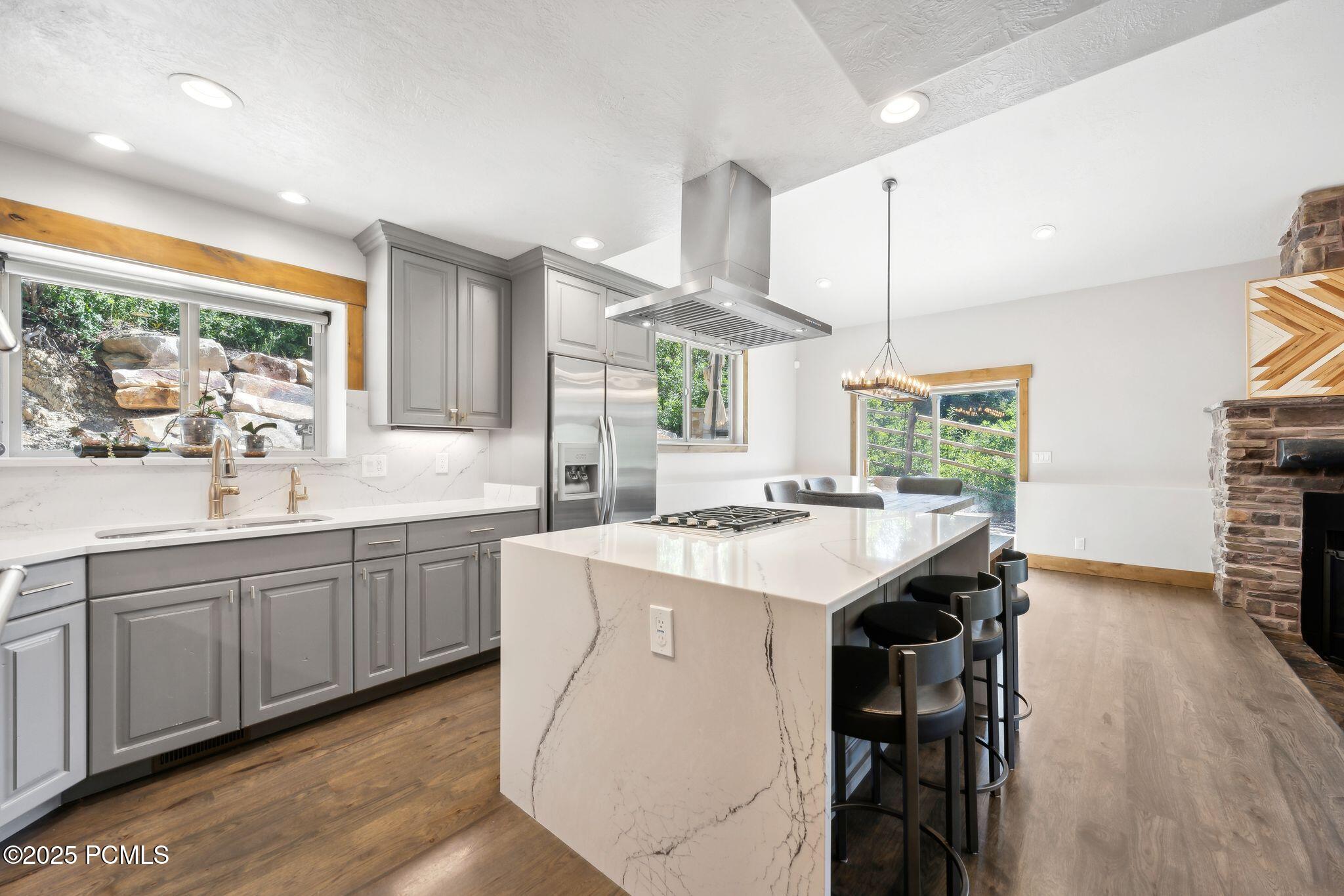 535 Crestview Dr_HDR027