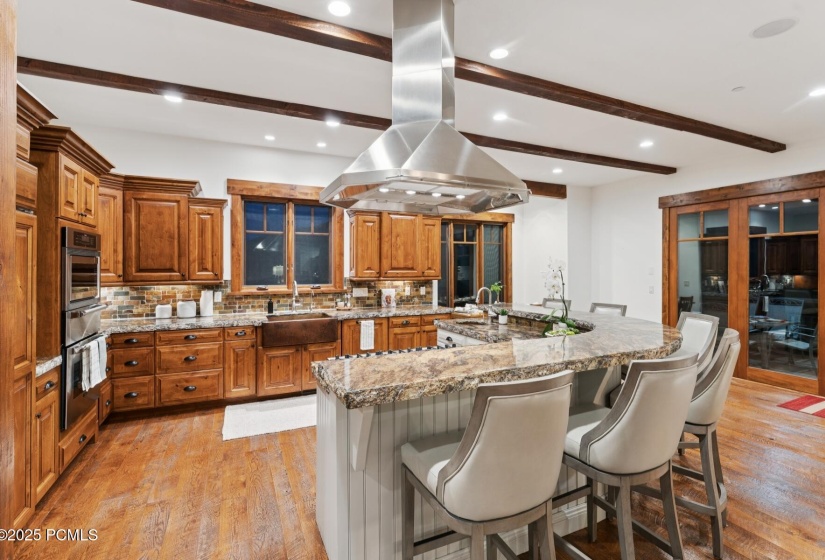 23_Kitchen-Evening_1800x1200_4249595