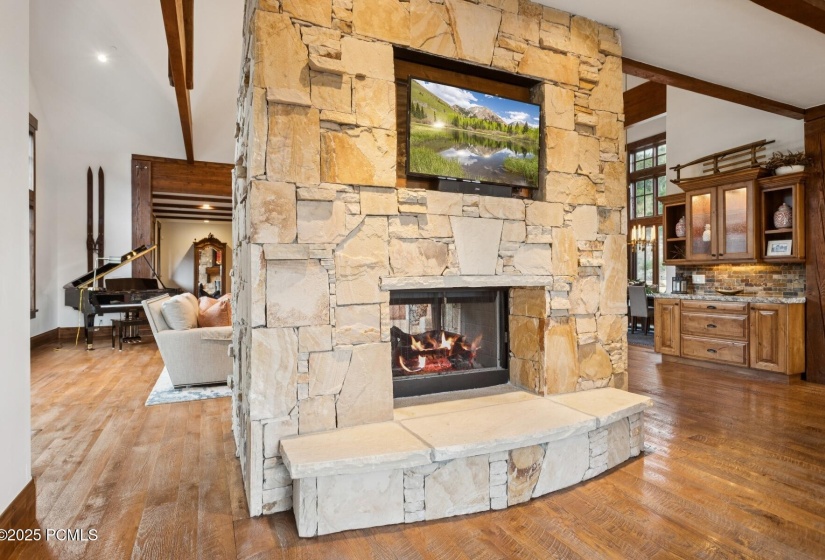 27_See-Through-Fireplace_1800x1200_42496