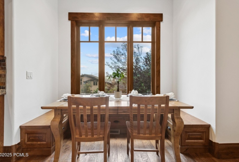 31_Informal-Dining_1800x1200_4249647