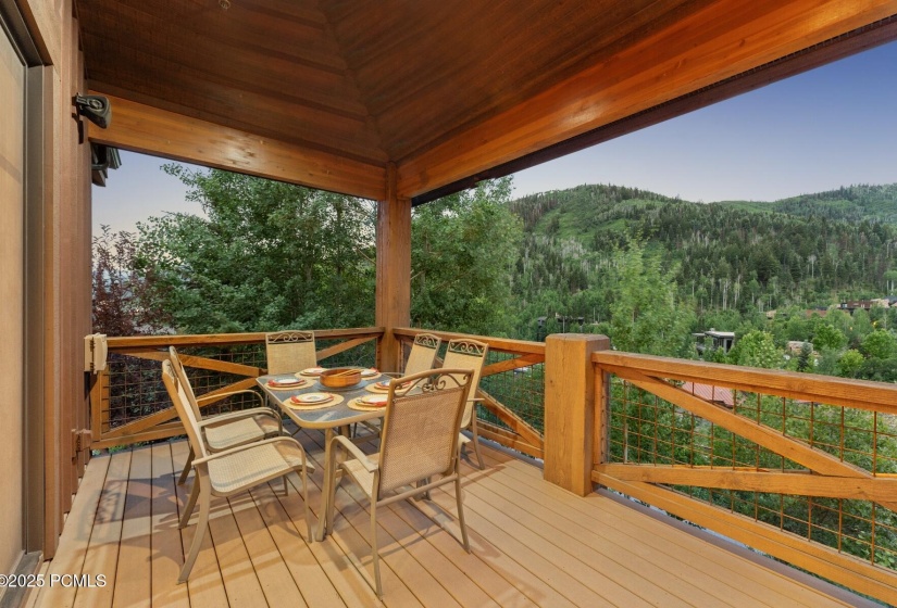 34_Outdoor-Dining-Evening_1800x1200_4249