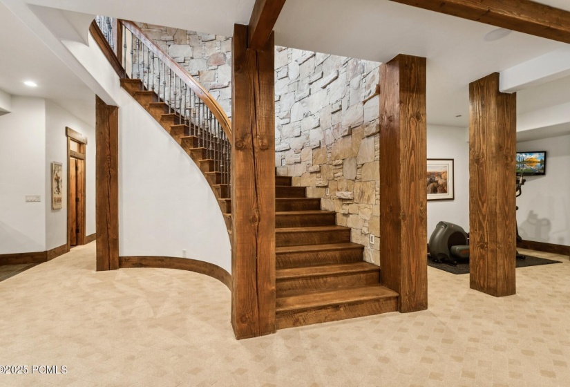 56_Staircase_1800x1200_4249682