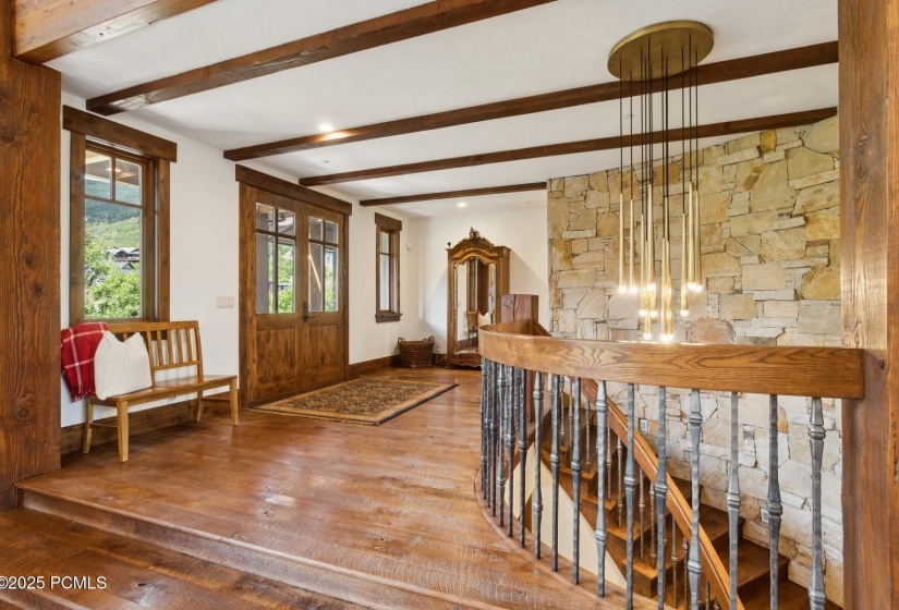 4_Entry-and-Staircase_1800x1200_4249620