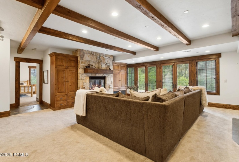 62_Family-Room_1800x1200_4249679