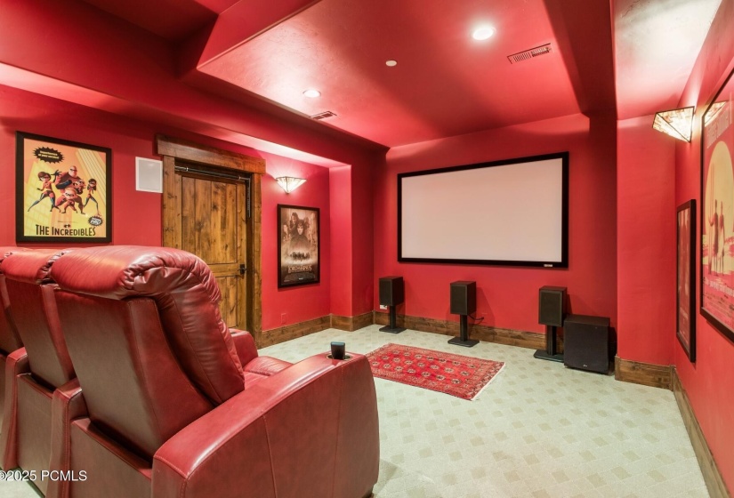 68_Theater-Room_1800x1200_4249685