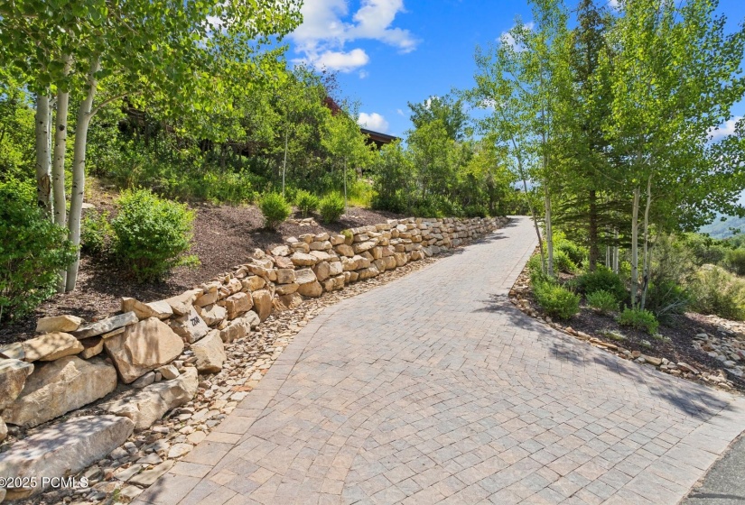 88_Heated-Driveway_1800x1200_4249600