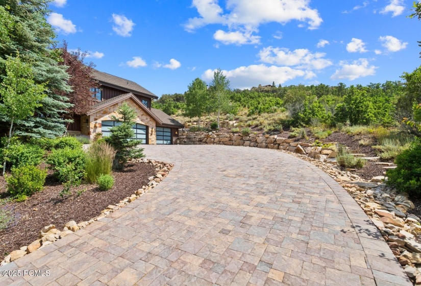 89_Heated-Driveway_1800x1200_4249599