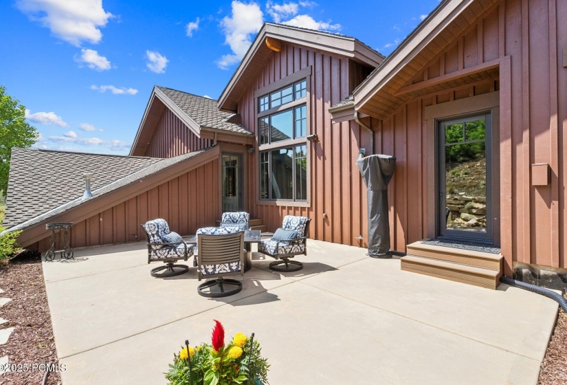 92_Patio_1800x1200_4249607