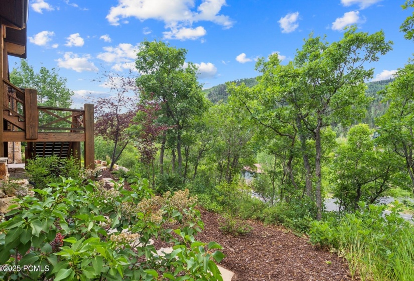 98_Landscaping_1800x1200_4249612