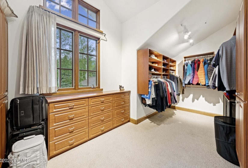 32_Closet_1800x1200_4249454