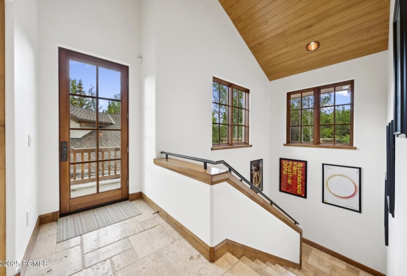 37_Entryway_1800x1200_4249475