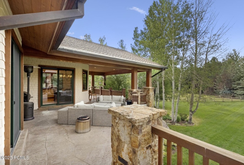 41_Deck-Area_1800x1200_4249480