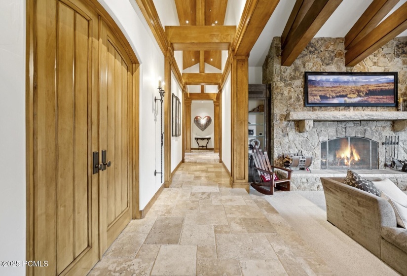 45_Hallway_1800x1200_4249483