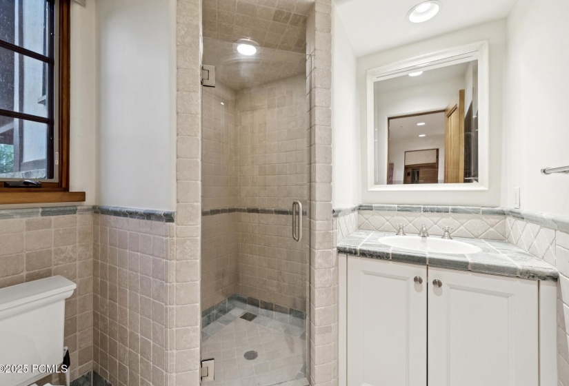 48_Bathroom_1800x1200_4249486