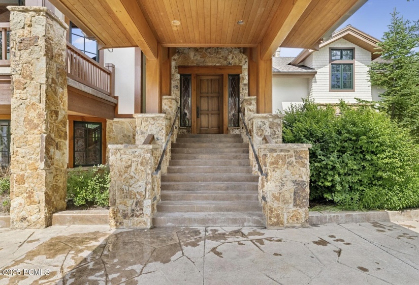 3_Front-Entry_1800x1200_4249428