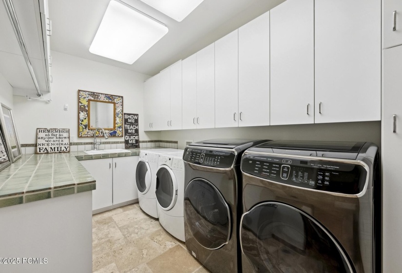 64_Laundry_1800x1200_4249502