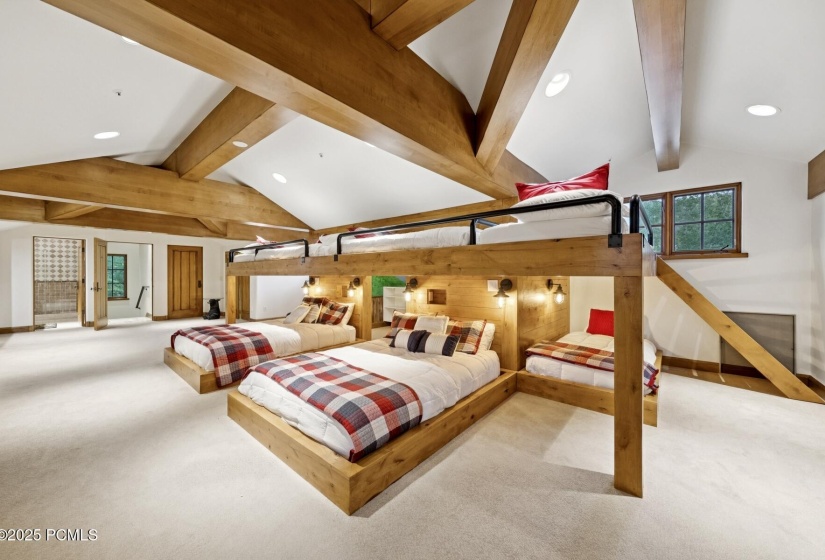 75_Bedroom_1800x1200_4249514