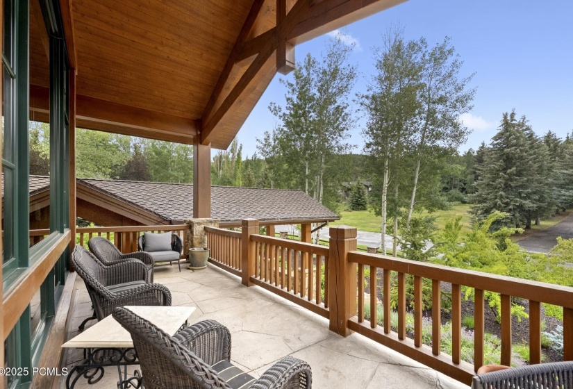 82_Deck-Area_1800x1200_4249521