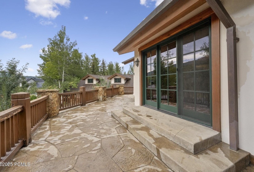 83_Deck-Area_1800x1200_4249522
