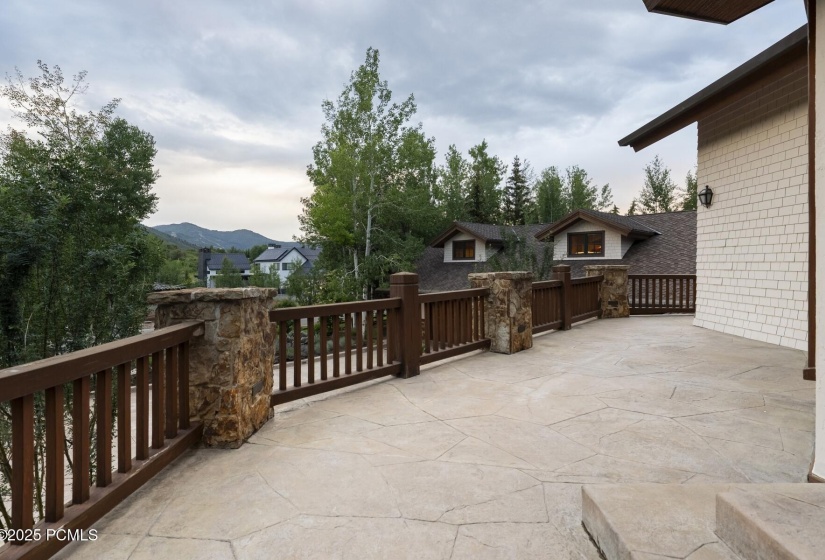 85_Deck-Area_1800x1200_4249524