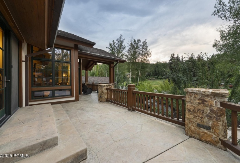 87_Deck-Area_1800x1200_4249526