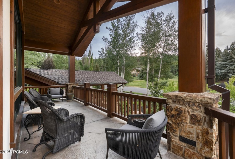 88_Deck-Area_1800x1200_4249527
