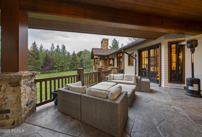 89_Deck-Area_1800x1200_4249528